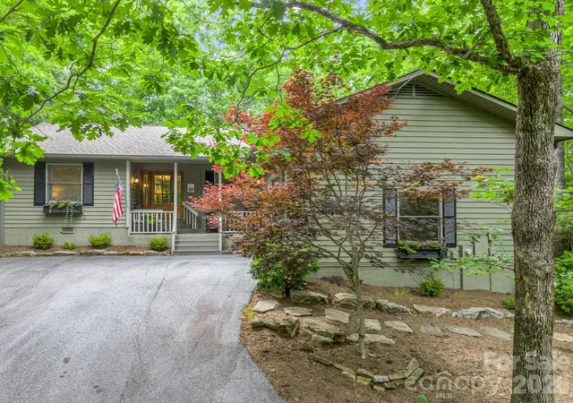 Photo 4 of Single family home for sale at 558 Middle Connestee Trl, Brevard, NC 28712 | MLS# 4391380 | Listing updated on 2026-08-28