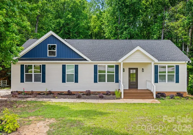 Single family home for sale at 925 Loganberry Ln, York, SC 29745 | MLS# 4391387