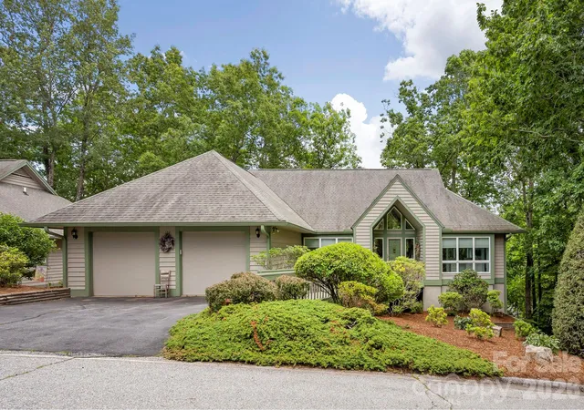 Homes for sale in Flat Rock, NC | 129 Forest View Dr, Flat Rock, NC 28731 | MLS# 4391412