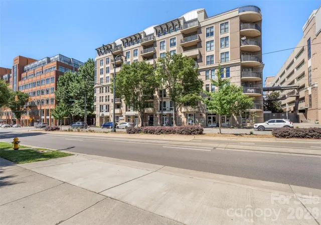 2nd image of 718 W Trade St #801, Charlotte, NC 28202 | MLS# 4391417