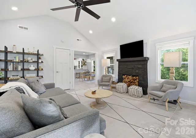 Photo 3 of Single family home for sale at 15 Old Fort Rd, Fairview, NC 28730 | MLS# 4391418 | Listing updated on 2026-10-01