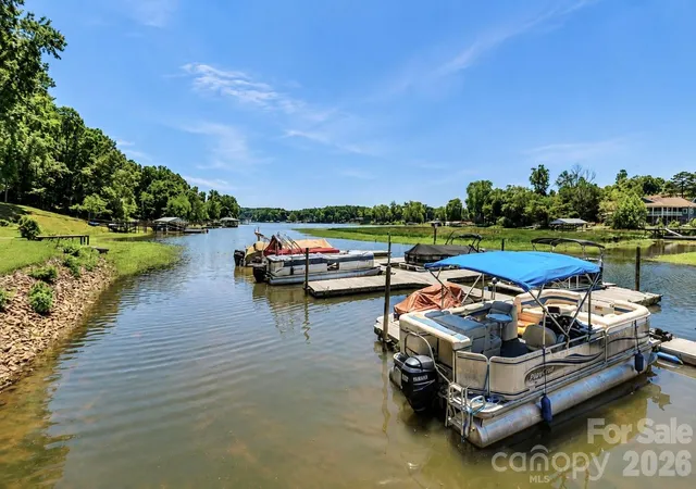 Homes for sale in Statesville, NC | 105 Lake Top Ln, Statesville, NC 28677 | MLS# 4391427