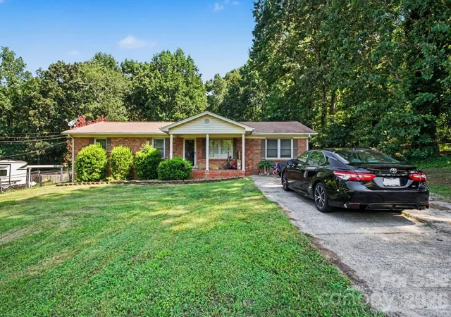 Homes for sale in Dallas, NC | 124 Riley Rd, Dallas, NC 28034 | MLS# 4391450