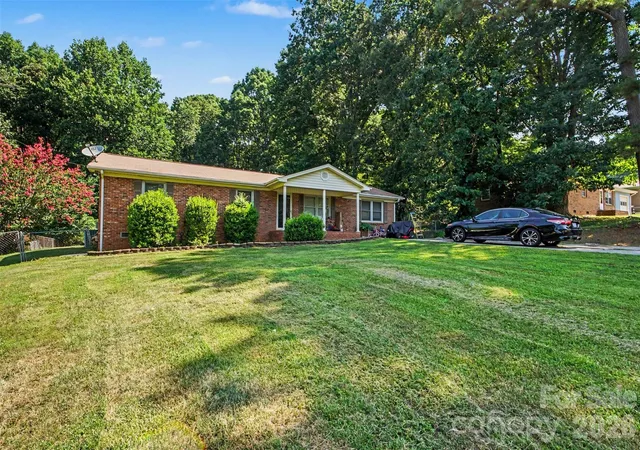 Homes for sale in Dallas, NC | 124 Riley Rd, Dallas, NC 28034 | MLS# 4391450