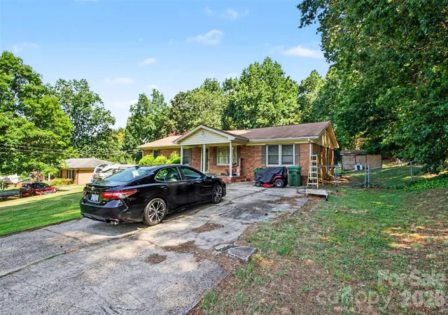 Homes for sale in Dallas, NC | 124 Riley Rd, Dallas, NC 28034 | MLS# 4391450