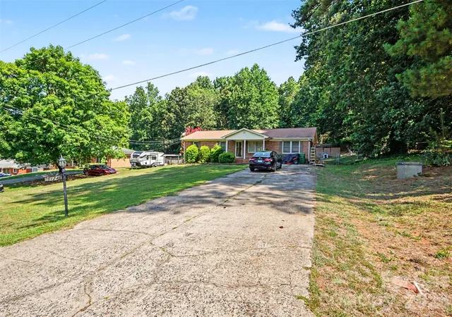 Homes for sale in Dallas, NC | 124 Riley Rd, Dallas, NC 28034 | MLS# 4391450