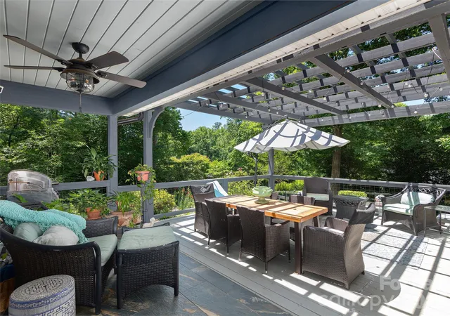 Photo 4 of Single family home for sale at 122 Brandon Rd, Hendersonville, NC 28739 | MLS# 4391483 | Listing updated on 2026-09-08