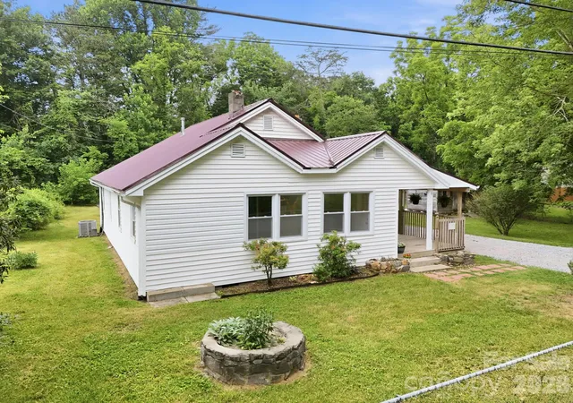 2nd image of 226 Vance Ave, Black Mountain, NC 28711 | MLS# 4391505
