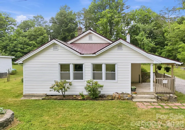 3rd image of 226 Vance Ave, Black Mountain, NC 28711 | MLS# 4391505