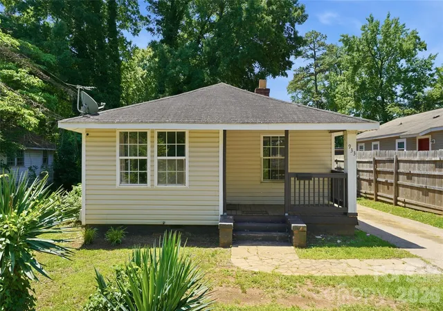 Photo 1 of Single family home for sale at 933 Rowan St, Charlotte, NC 28208 | MLS# 4391506 | Listing updated on 2026-09-03