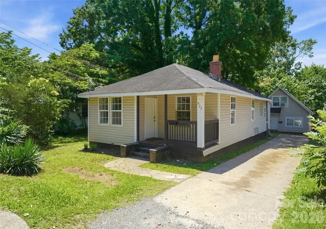 Photo 2 of Single family home for sale at 933 Rowan St, Charlotte, NC 28208 | MLS# 4391506 | Listing updated on 2026-09-03