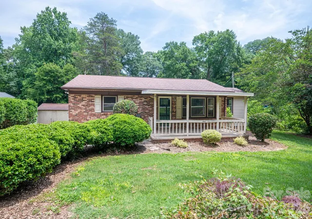Homes for sale in Dallas, NC | 626 Dallas Spencer Mtn Rd, Dallas, NC 28034 | MLS# 4391522