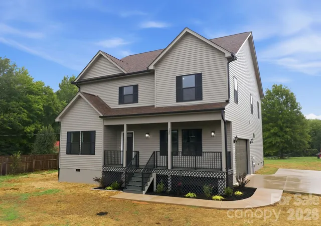 Photo 1 of Single family home for sale at 135 Elmwood Rd, Statesville, NC 28625 | MLS# 4391548 | Listing updated on 2026-09-25