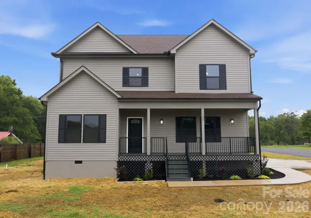Photo 2 of Single family home for sale at 135 Elmwood Rd, Statesville, NC 28625 | MLS# 4391548 | Listing updated on 2026-09-25