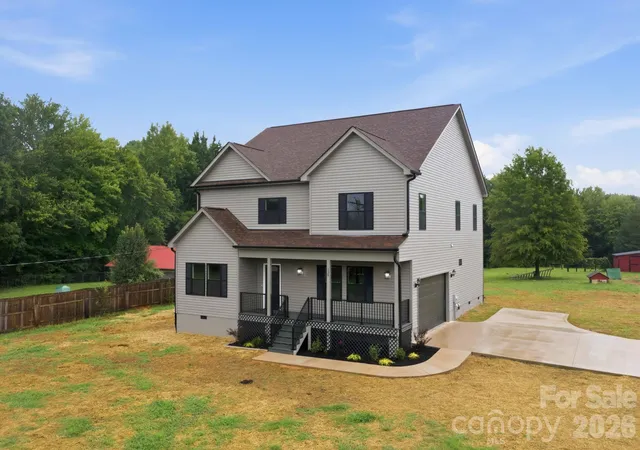 Photo 3 of Single family home for sale at 135 Elmwood Rd, Statesville, NC 28625 | MLS# 4391548 | Listing updated on 2026-09-25
