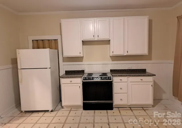 Photo 4 of Single family home for sale at 106 N Liberty St, Gastonia, NC 28052 | MLS# 4391567 | Listing updated on 2026-08-17