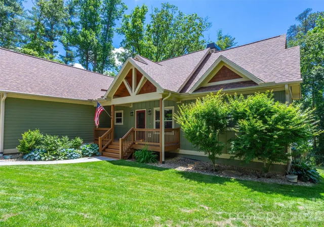 Photo 3 of Single family home for sale at 86 Crossings Cir, Fairview, NC 28730 | MLS# 4391576 | Listing updated on 2026-06-10