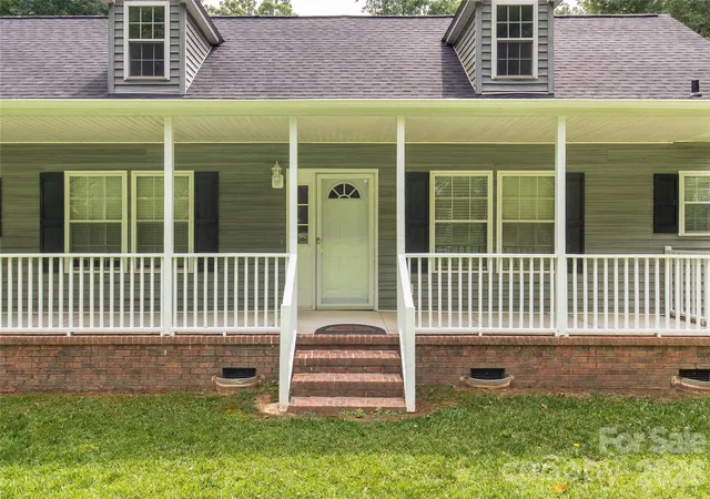 Photo 5 of Single family home for sale at 1738 Charlotte Hwy, Lancaster, SC 29720 | MLS# 4391587 | Listing updated on 2026-06-18
