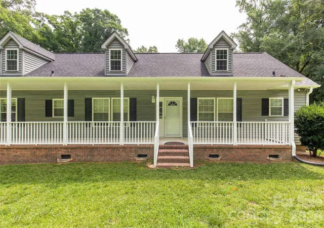 Photo 4 of Single family home for sale at 1738 Charlotte Hwy, Lancaster, SC 29720 | MLS# 4391587 | Listing updated on 2026-06-18