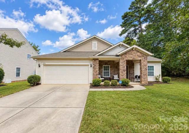 Photo 1 of Single family home for sale at 1919 Corriente Ct, Charlotte, NC 28213 | MLS# 4391597 | Listing updated on 2026-10-08