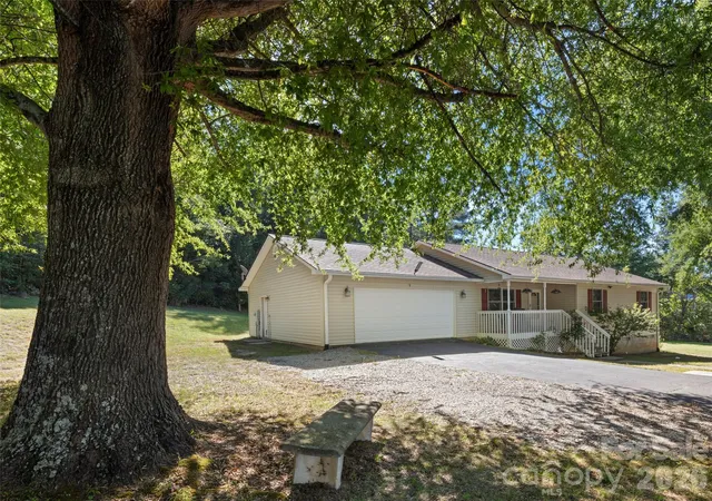 Photo 3 of Single family home for sale at 5 Harrison Hl Rd, Swannanoa, NC 28778 | MLS# 4391617 | Listing updated on 2026-10-02