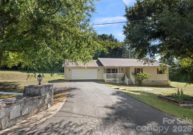 Photo 4 of Single family home for sale at 5 Harrison Hl Rd, Swannanoa, NC 28778 | MLS# 4391617 | Listing updated on 2026-10-02