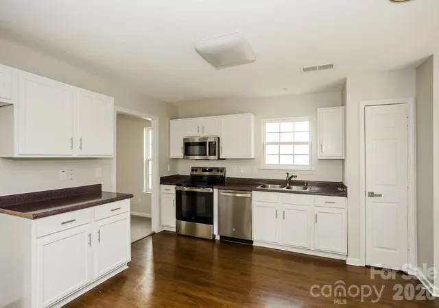 Photo 4 of Single family home for sale at 11003 Pointer Ridge Dr, Charlotte, NC 28214 | MLS# 4391624 | Listing updated on 2026-09-01