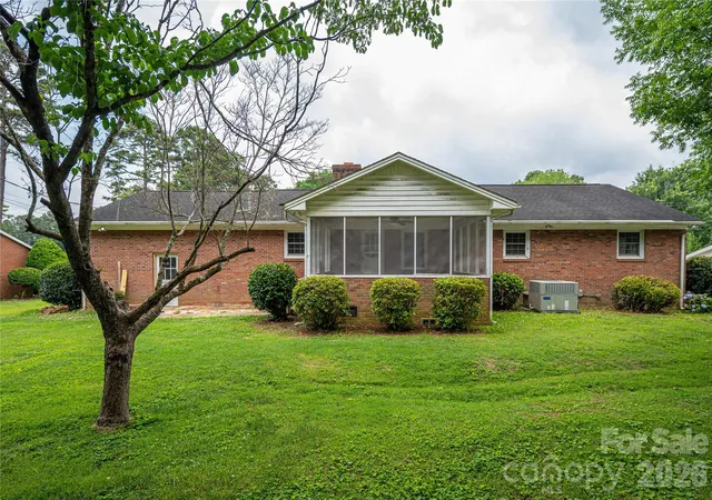 Photo 3 of Single family home for sale at 225 Dogwood Dr, Mount Holly, NC 28120 | MLS# 4391636 | Listing updated on 2026-10-05