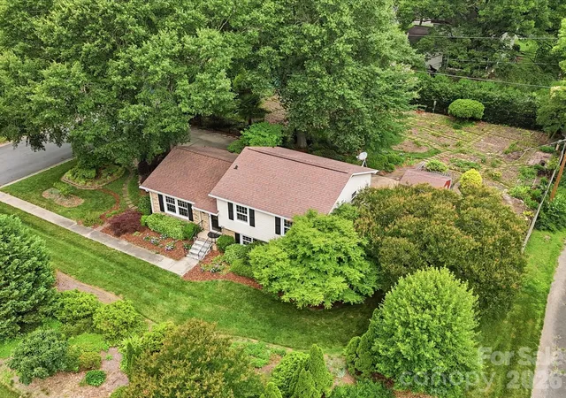 Photo 3 of Single family home for sale at 3130 Rea Rd, Charlotte, NC 28226 | MLS# 4391759 | Listing updated on 2026-08-03