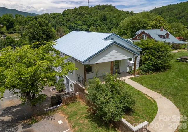 Homes for sale in Bryson City, NC | 800 Main St, Bryson City, NC 28713 | MLS# 4391762
