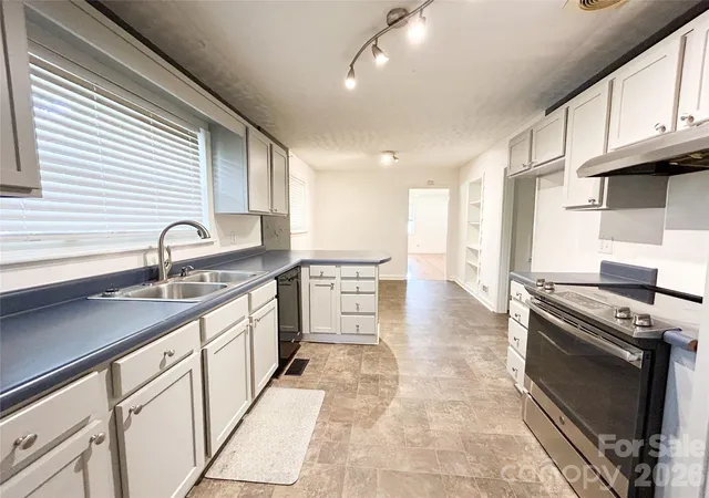 Photo 4 of Single family home for sale at 119 Hillcrest St, Shelby, NC 28152 | MLS# 4391775 | Listing updated on 2026-07-26