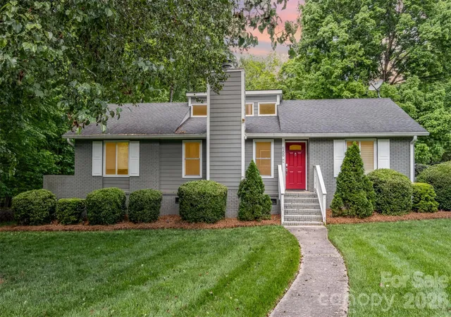 Photo 1 of Single family home for sale at 6200 Old Providence Rd, Charlotte, NC 28226 | MLS# 4391794 | Listing updated on 2026-06-11