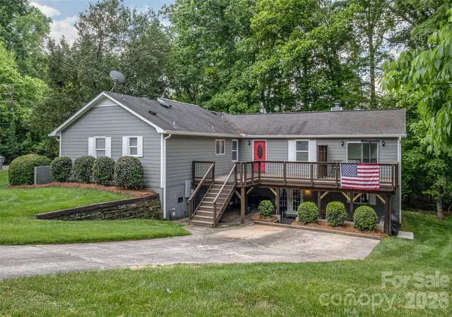 Photo 2 of Single family home for sale at 6200 Old Providence Rd, Charlotte, NC 28226 | MLS# 4391794 | Listing updated on 2026-06-11