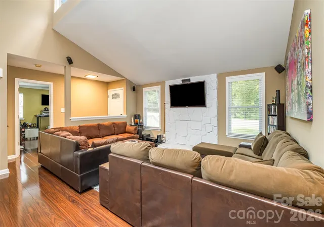 Photo 4 of Single family home for sale at 6200 Old Providence Rd, Charlotte, NC 28226 | MLS# 4391794 | Listing updated on 2026-06-11