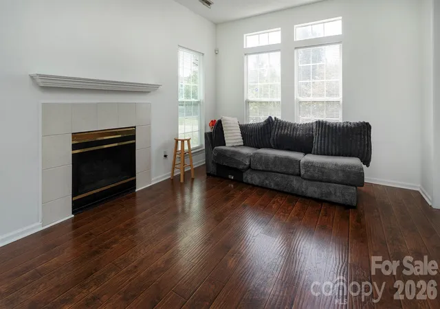 Photo 4 of Single family home for sale at 11807 Song Sparrow Ln, Charlotte, NC 28269 | MLS# 4391821 | Listing updated on 2026-10-19