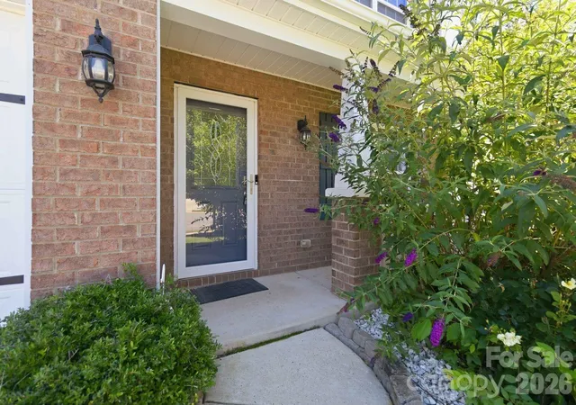 Photo 2 of Single family home for sale at 5904 Ellimar Fld Ln, Charlotte, NC 28215 | MLS# 4391881 | Listing updated on 2026-06-12