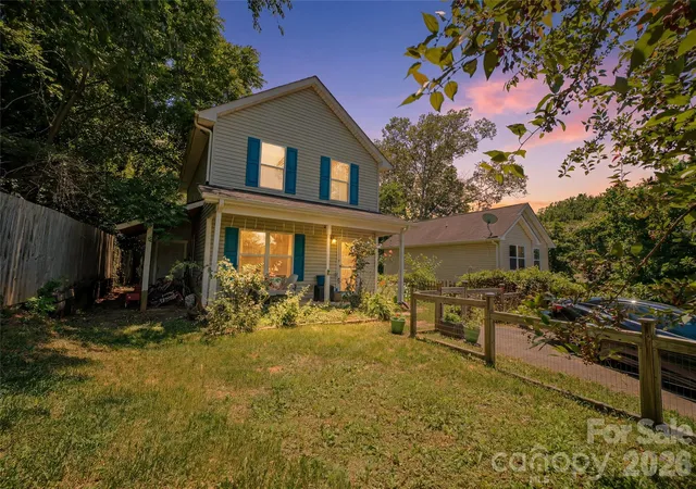 Photo 2 of Single family home for sale at 7 Dogwood Ln, Asheville, NC 28803 | MLS# 4391992 | Listing updated on 2026-09-22