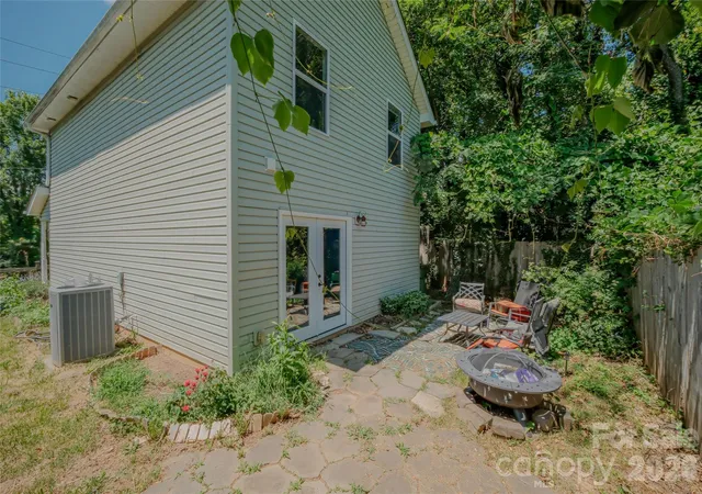 Photo 3 of Single family home for sale at 7 Dogwood Ln, Asheville, NC 28803 | MLS# 4391992 | Listing updated on 2026-09-22