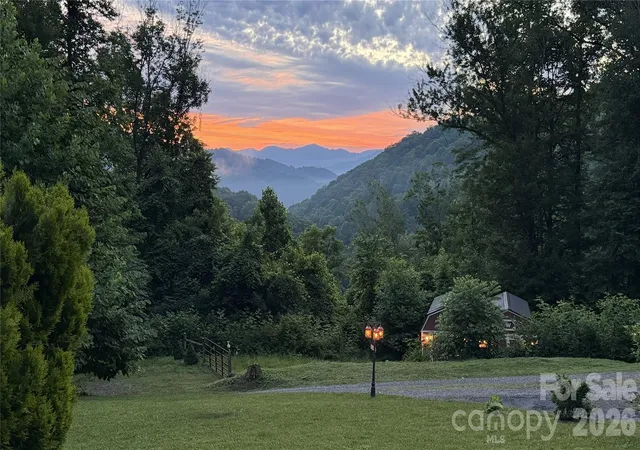 Homes for sale in Waynesville, NC | 570 Rugged Top Rd, Waynesville, NC 28785 | MLS# 4392004