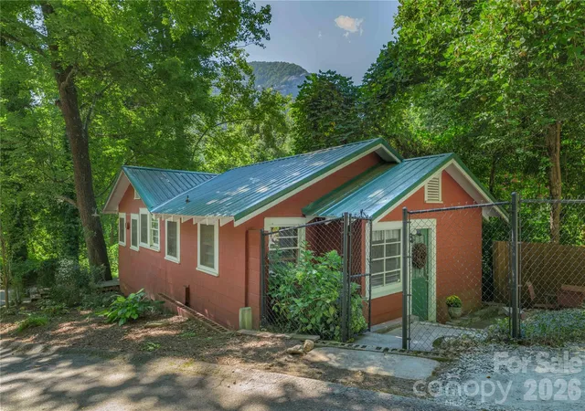 Photo 2 of Single family home for sale at 413 Terrace Dr, Chimney Rock, NC 28720 | MLS# 4392061 | Listing updated on 2026-10-07