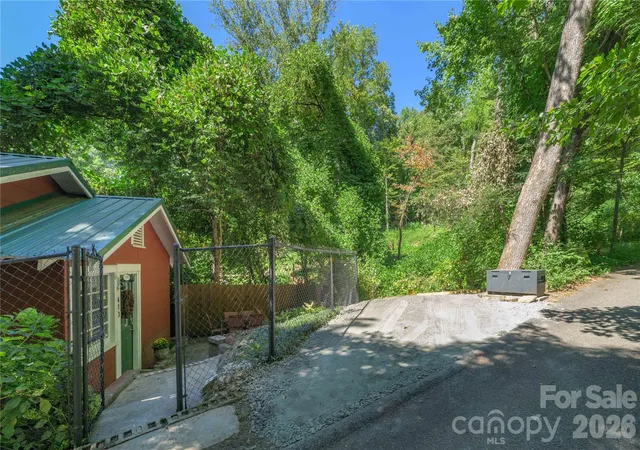 Photo 4 of Single family home for sale at 413 Terrace Dr, Chimney Rock, NC 28720 | MLS# 4392061 | Listing updated on 2026-10-07