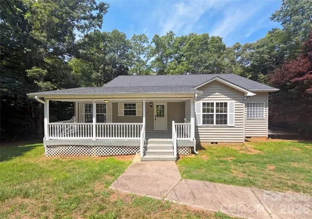 Homes for sale in Statesville, NC | 221 Grandview Dr, Statesville, NC 28677 | MLS# 4392074