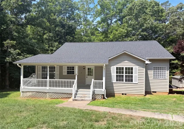 Homes for sale in Statesville, NC | 221 Grandview Dr, Statesville, NC 28677 | MLS# 4392074