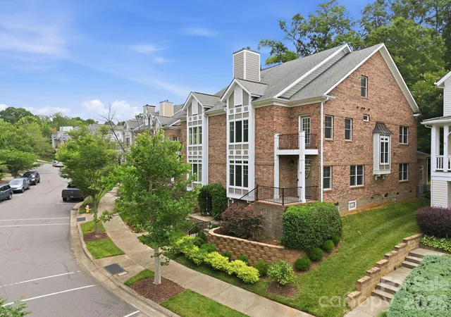 2nd image of 425 Spring St, Davidson, NC 28036 | MLS# 4392088
