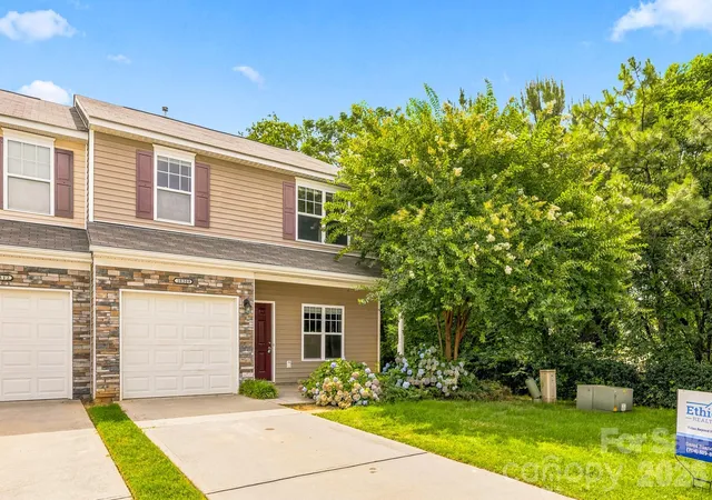 1st image of 10308 Cloyne Ct, Charlotte, NC 28213 | MLS# 4392106
