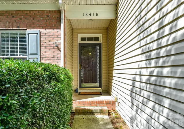 3rd image of 18418 Torrence Chapel Estates Cir, Cornelius, NC 28031 | MLS# 4392160