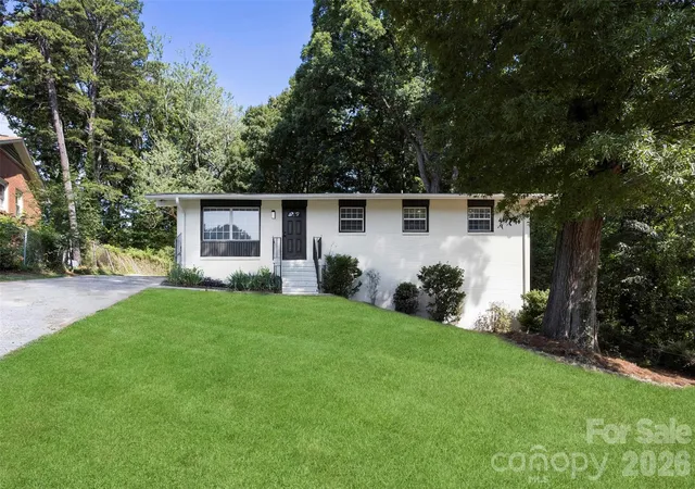 Photo 1 of Single family home for sale at 1047 White Plains Rd, Charlotte, NC 28213 | MLS# 4392181 | Listing updated on 2026-08-24