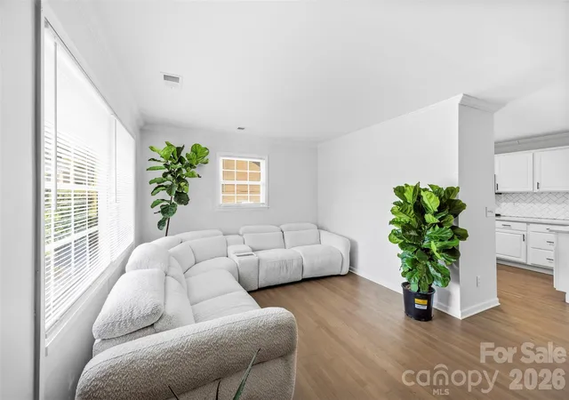 Photo 3 of Single family home for sale at 1047 White Plains Rd, Charlotte, NC 28213 | MLS# 4392181 | Listing updated on 2026-08-24