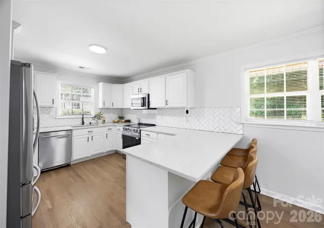 Photo 4 of Single family home for sale at 1047 White Plains Rd, Charlotte, NC 28213 | MLS# 4392181 | Listing updated on 2026-08-24