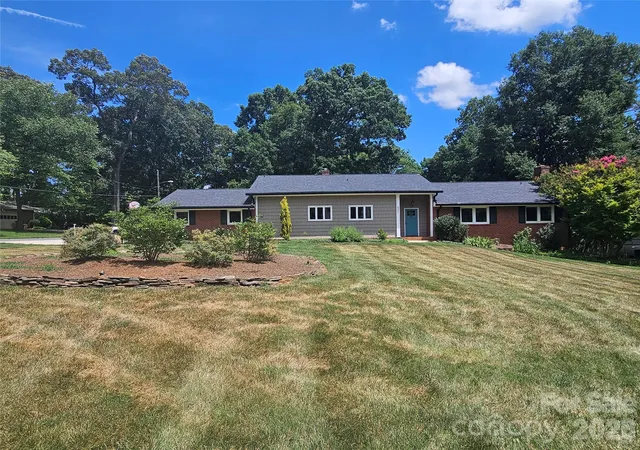 Homes for sale in Shelby, NC | 201 Country Club Cir, Shelby, NC 28150 | MLS# 4392220